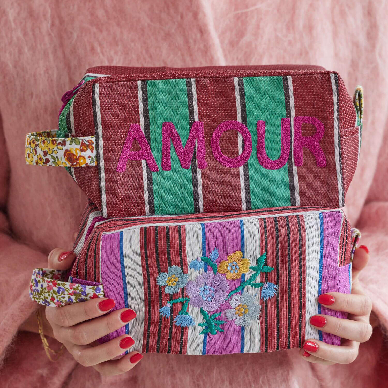 Beuteltasche aus recyceltem Plastik "Flower" - L (Bunt)
