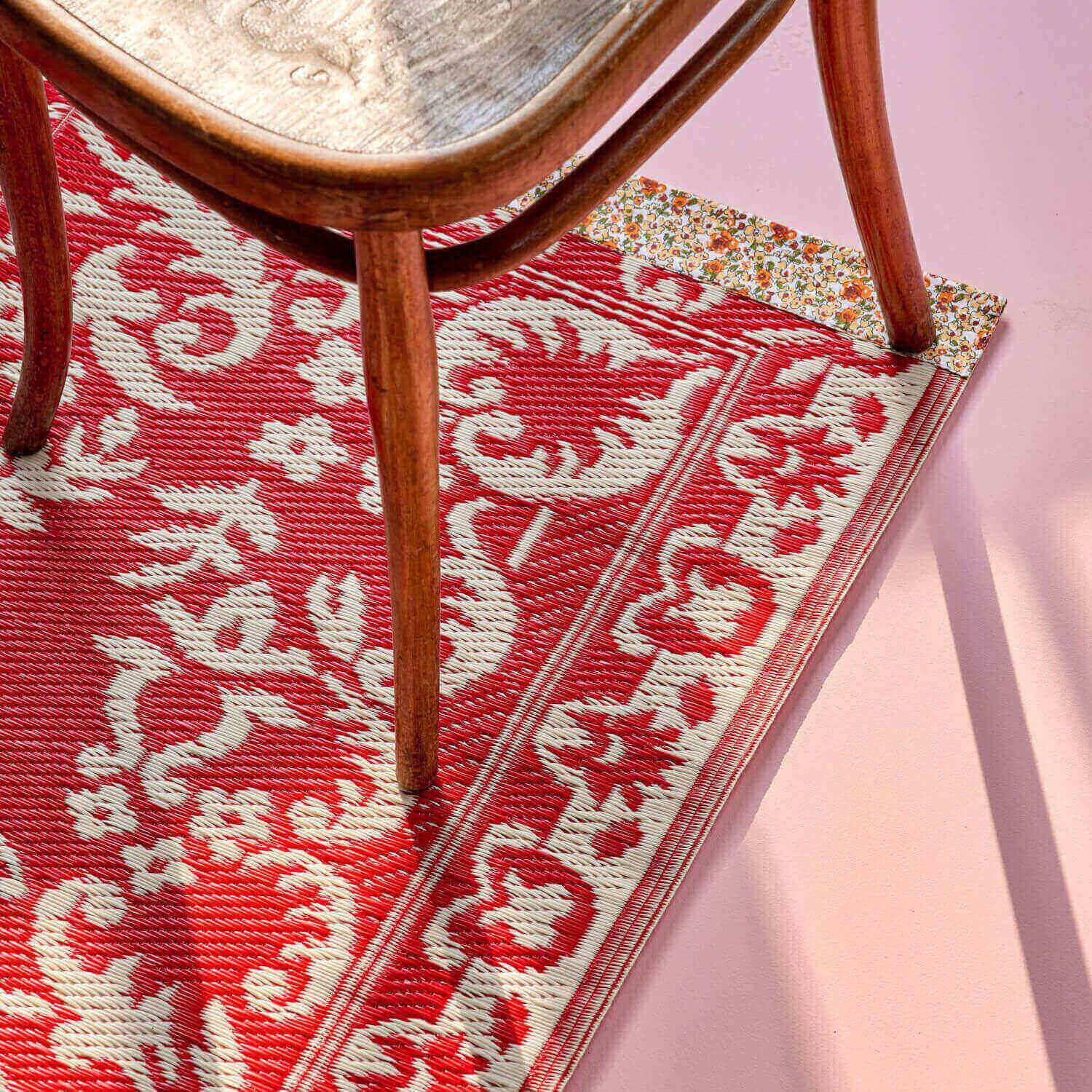 Teppich aus recyceltem Kunststoff "Flowers" - 180x120 cm (Rot)
