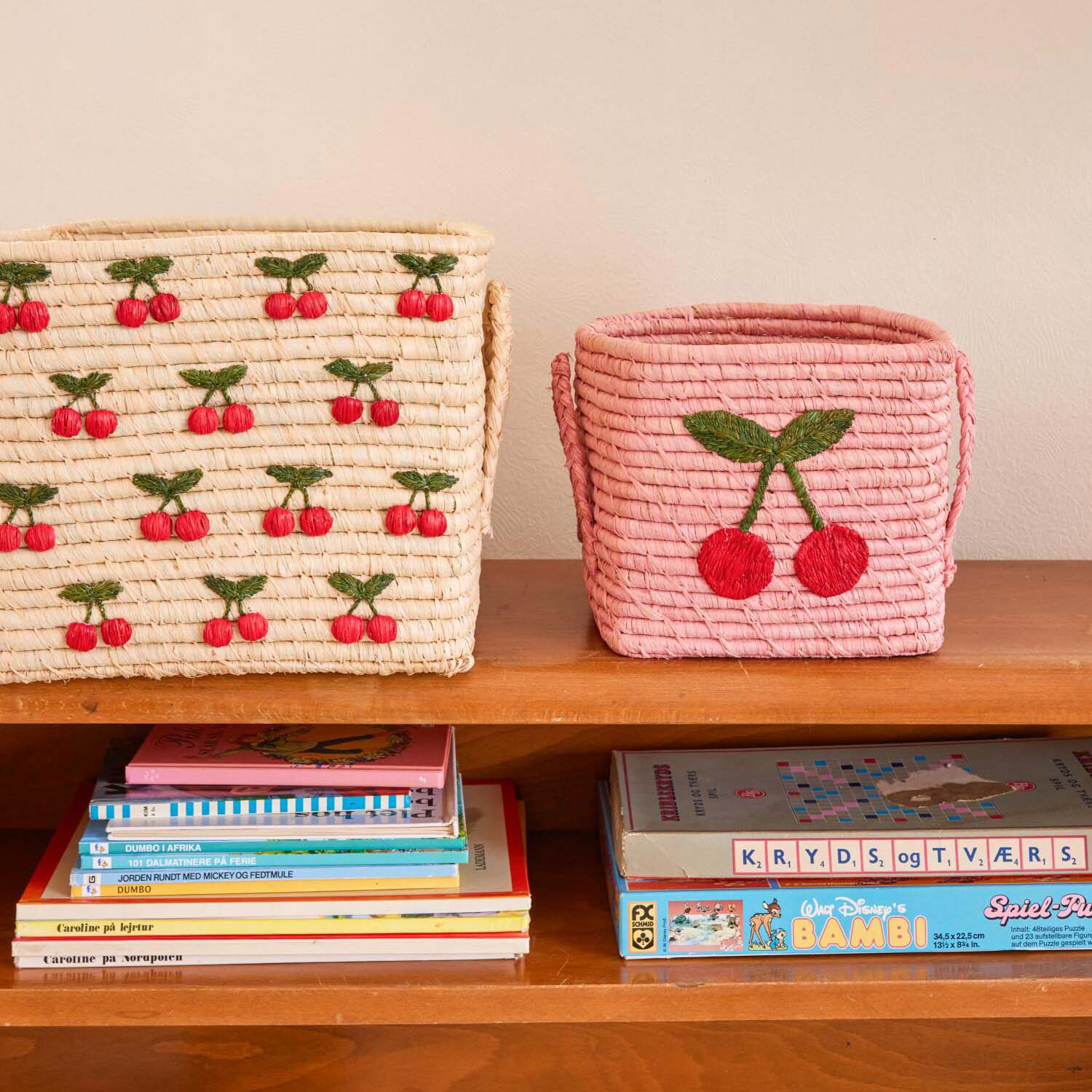 Quadratischer Korb "Raffia - Big Cherry" - 20x20x20 cm (Rosa) Rice