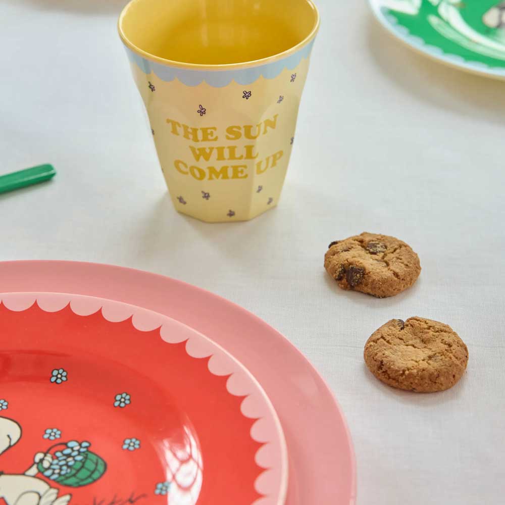 Roter Melamin-Dessertteller mit Snoopy-Motiv, Ø 20 cm
