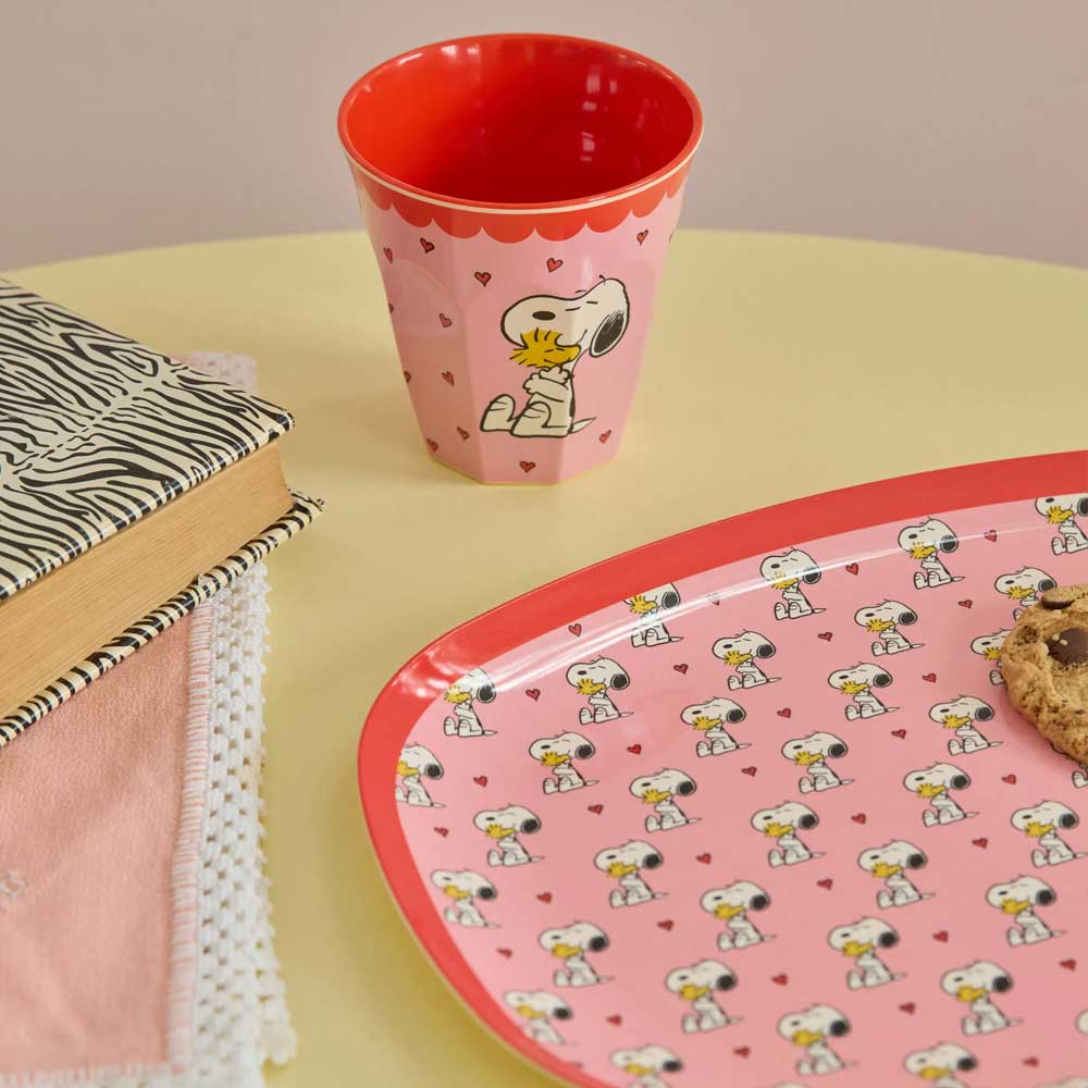 Ovale Melaminplatte Snoopy, 30x22 cm, pink mit rotem Rand und Snoopy-Motiven