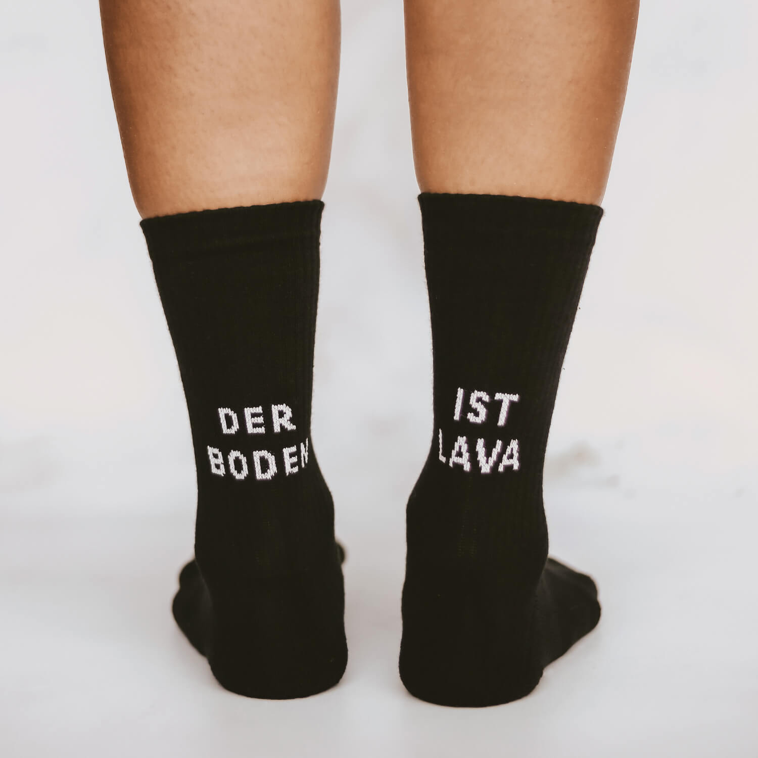Socken "Der Boden ist Lava" (Schwarz)