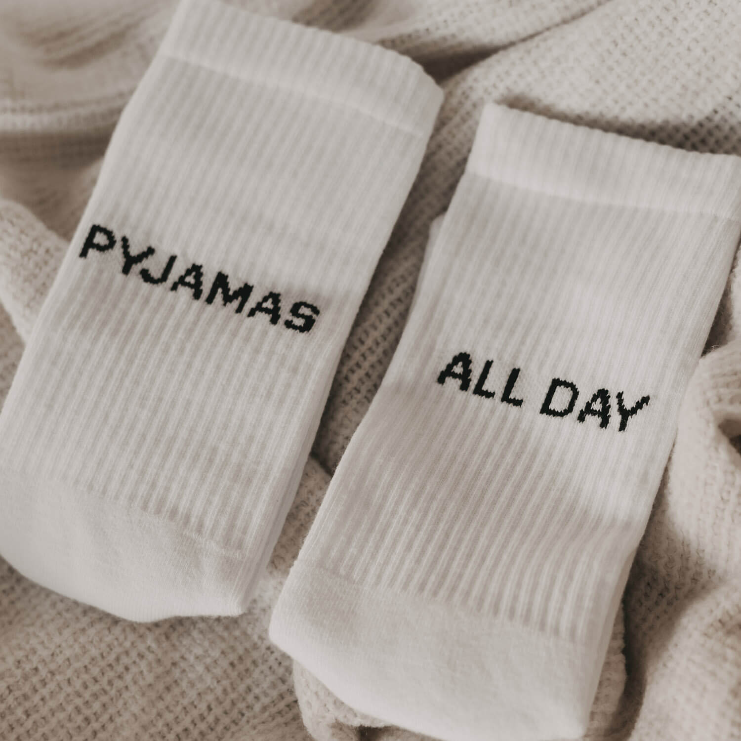 Socken "Pyjamas all day" (Weiß)