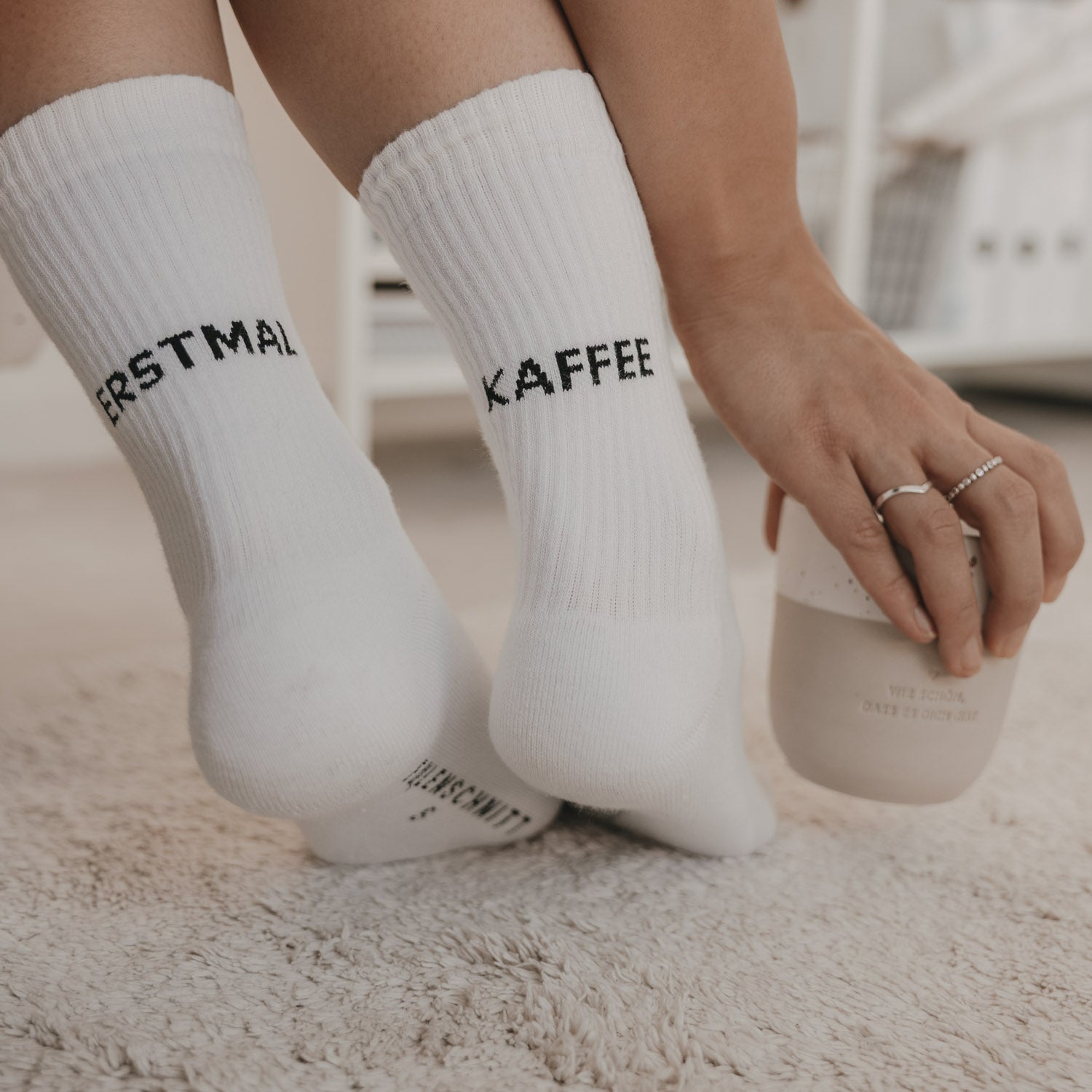 Socken "Erstmal Kaffee" (Weiß)