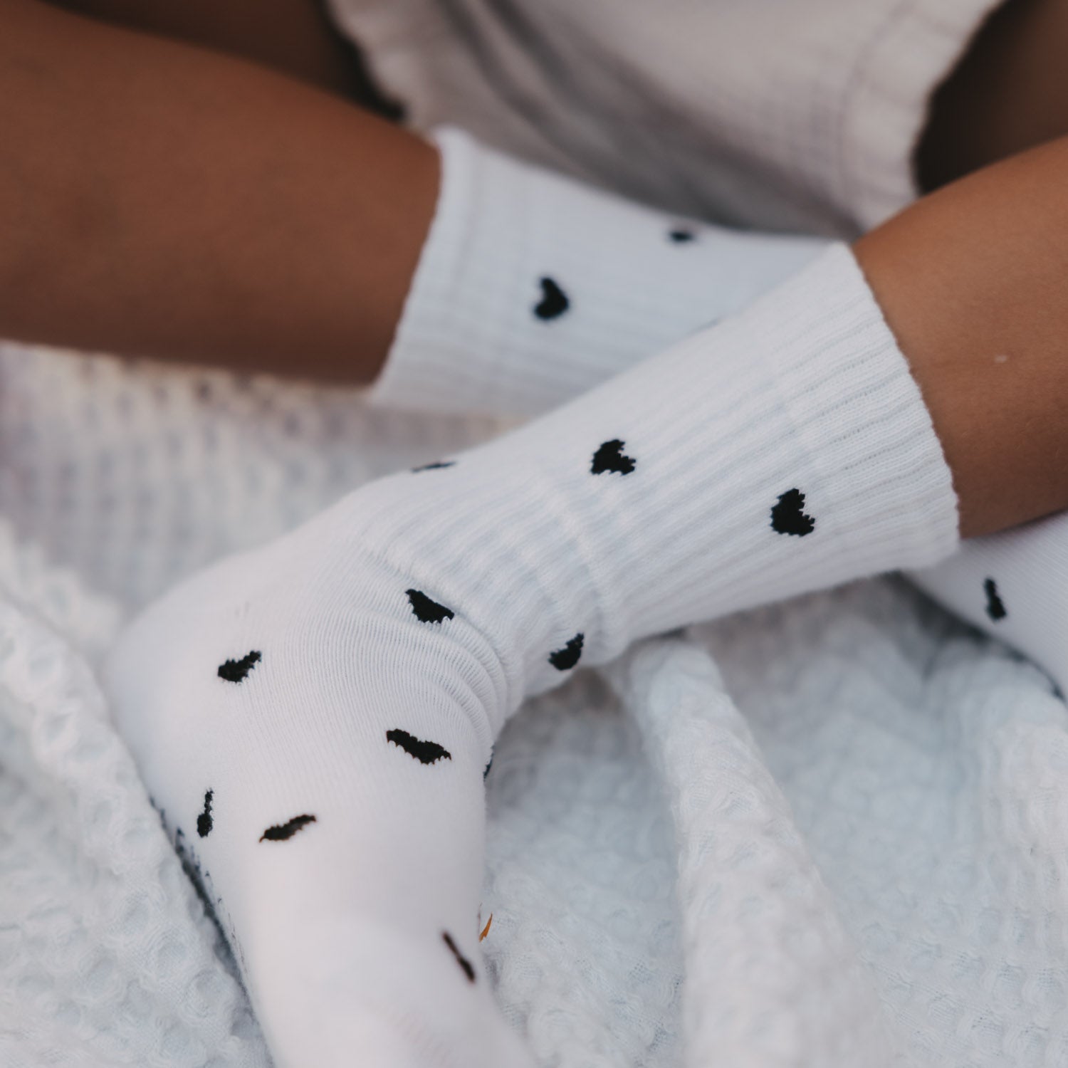 Kids Socken "Allover Herzen" (Weiß/Schwarz)