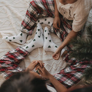 Kindersocken in Weiß mit Allover-Tannenmotiv und geripptem Bündchen