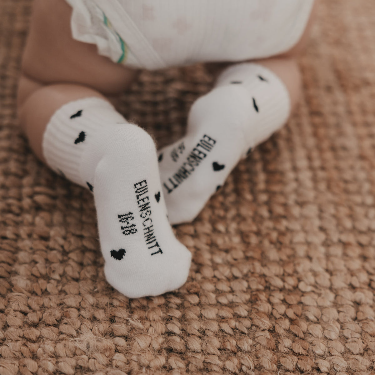 Babysocken "Allover Herzen" - Größe 16-18 (Schwarz)