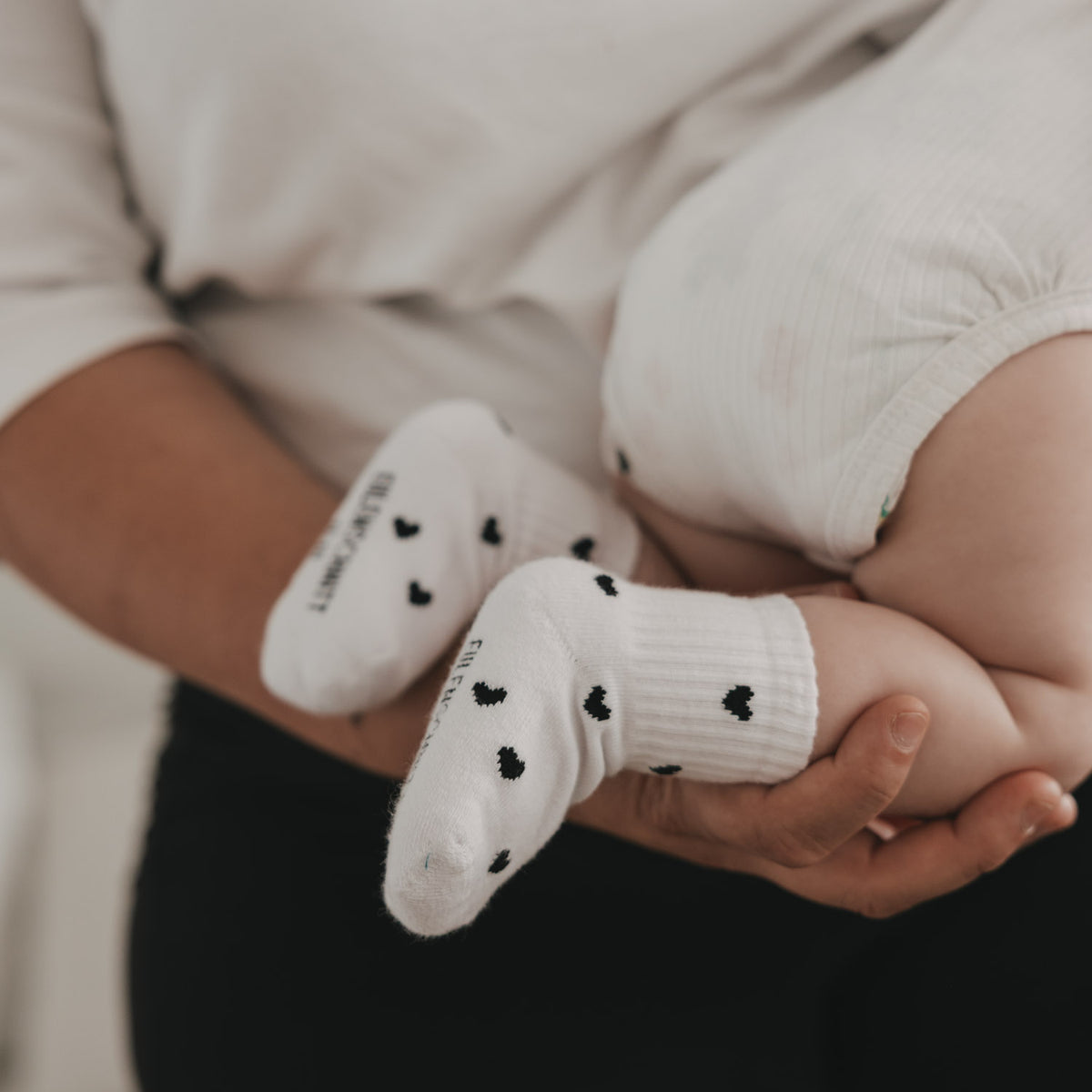Babysocken "Allover Herzen" - Größe 16-18 (Schwarz)