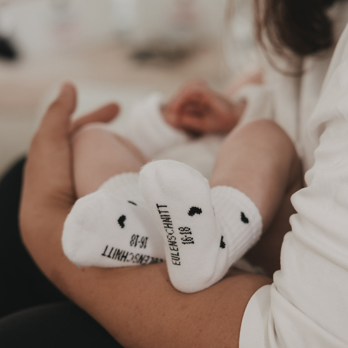 Babysocken "Allover Herzen" - Größe 16-18 (Schwarz)