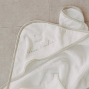 Baby-Handtuch mit Kapuze, weiß, bestickt mit „HALLO“ und „Kleines Wunder“