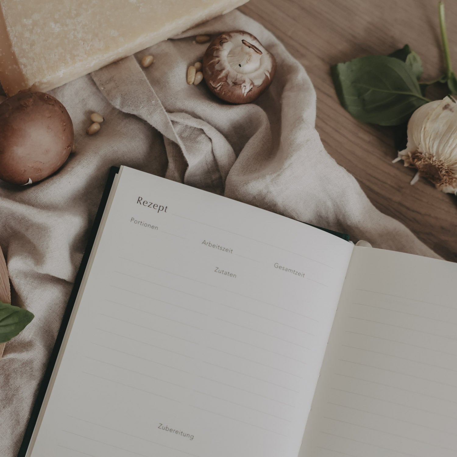 Rezeptbuch "Wichtigste Zutat" - 21,5x14,6x1,5 cm (Dunkelgrün)