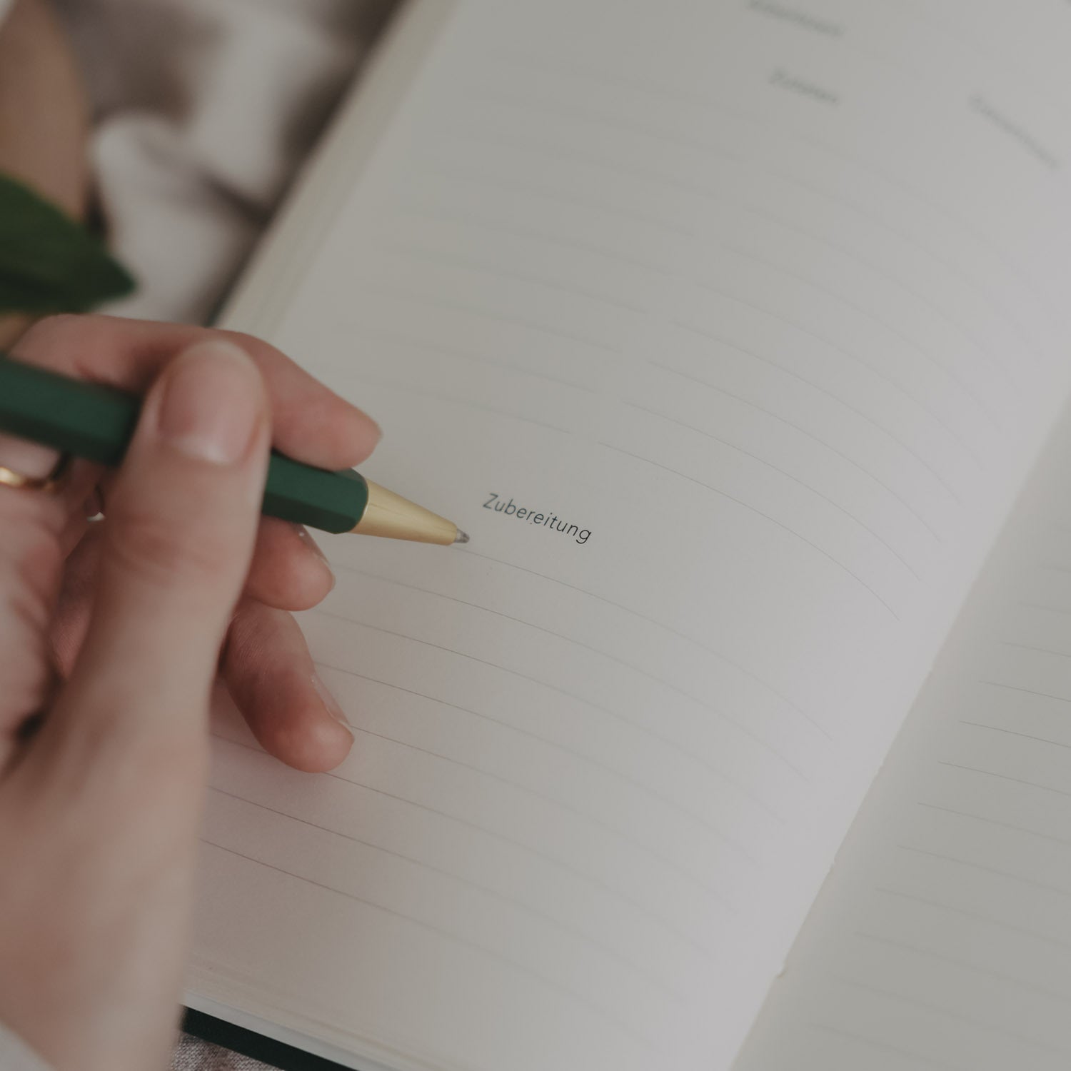 Rezeptbuch "Wichtigste Zutat" - 21,5x14,6x1,5 cm (Dunkelgrün)