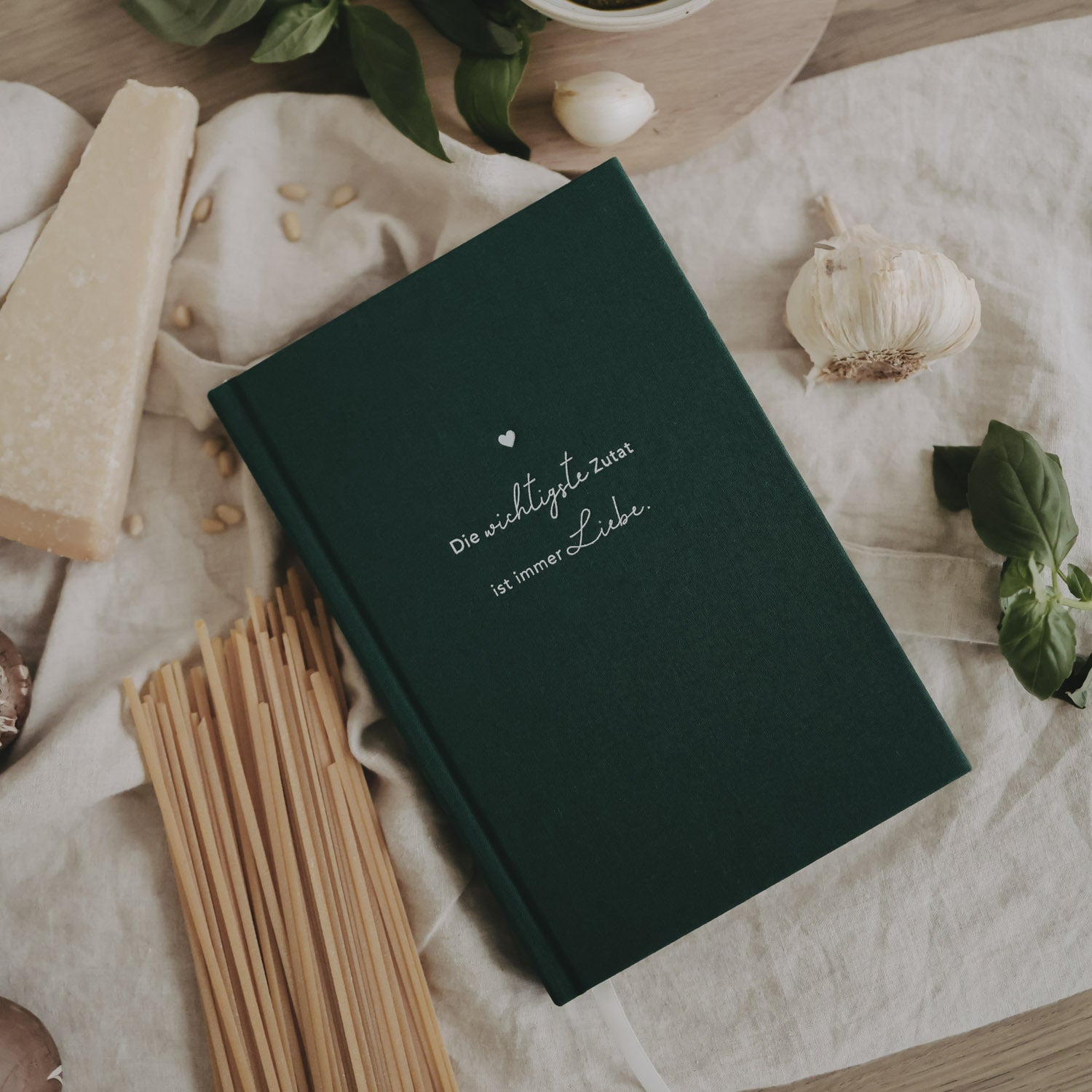 Rezeptbuch "Wichtigste Zutat" - 21,5x14,6x1,5 cm (Dunkelgrün)