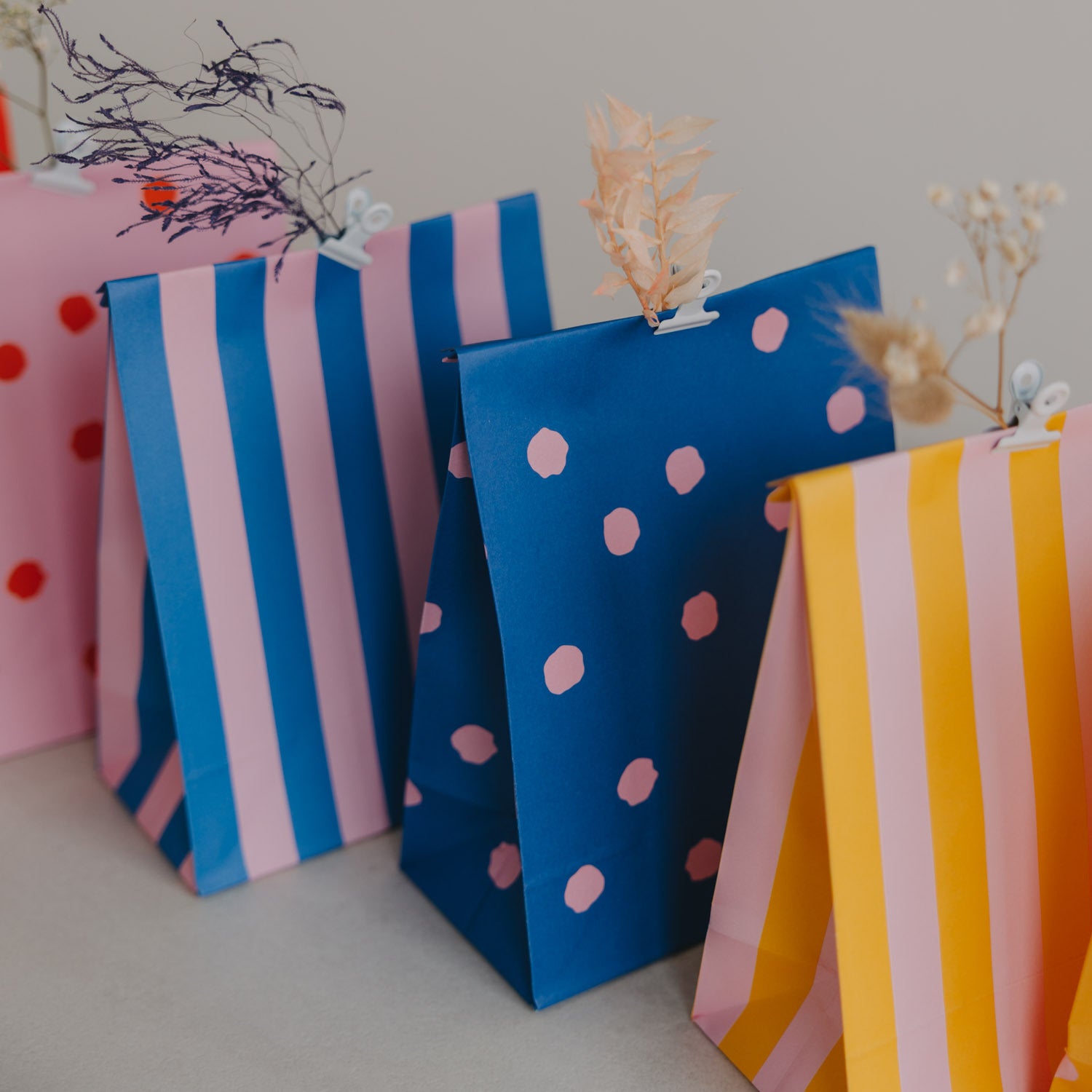 Papiertüten "Streifen & Punkte" im 6er-Set - S (Rosa)