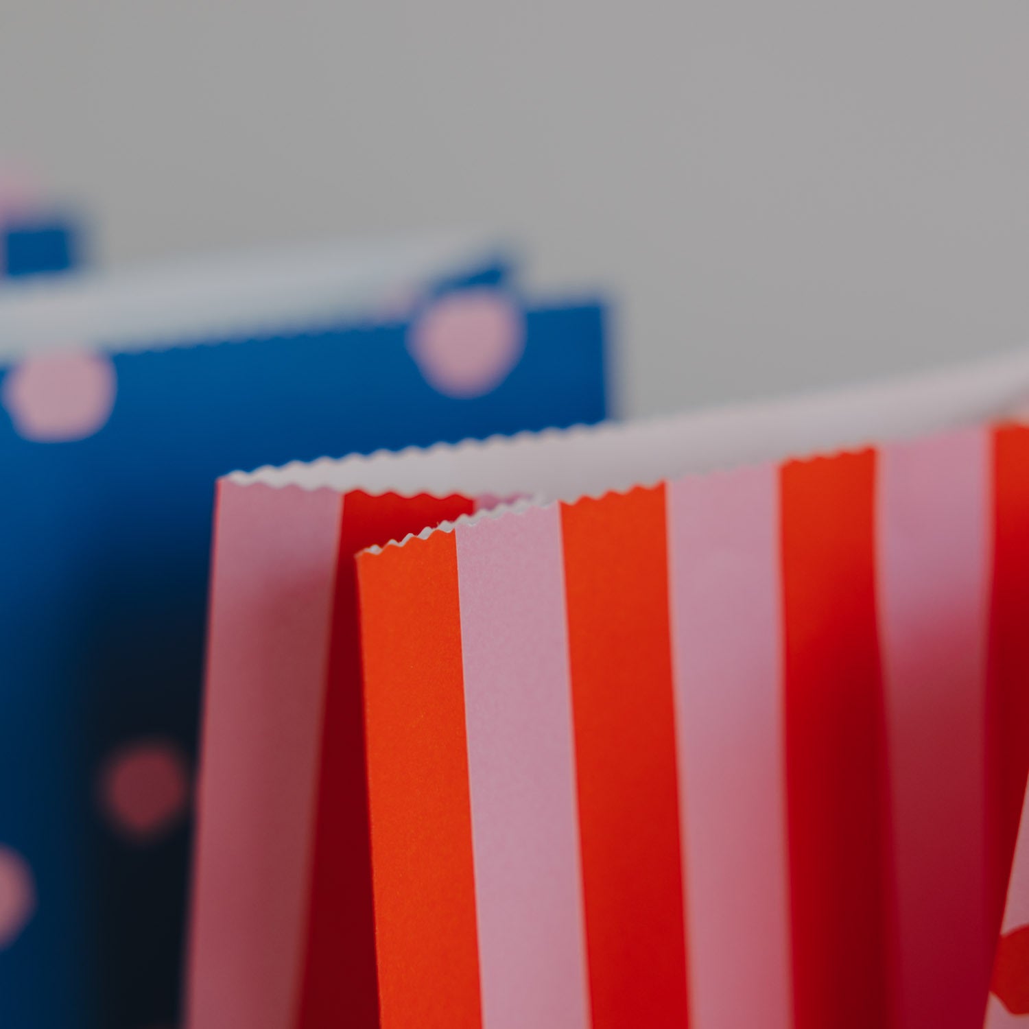 Papiertüten "Streifen & Punkte" im 6er-Set - S (Rosa)