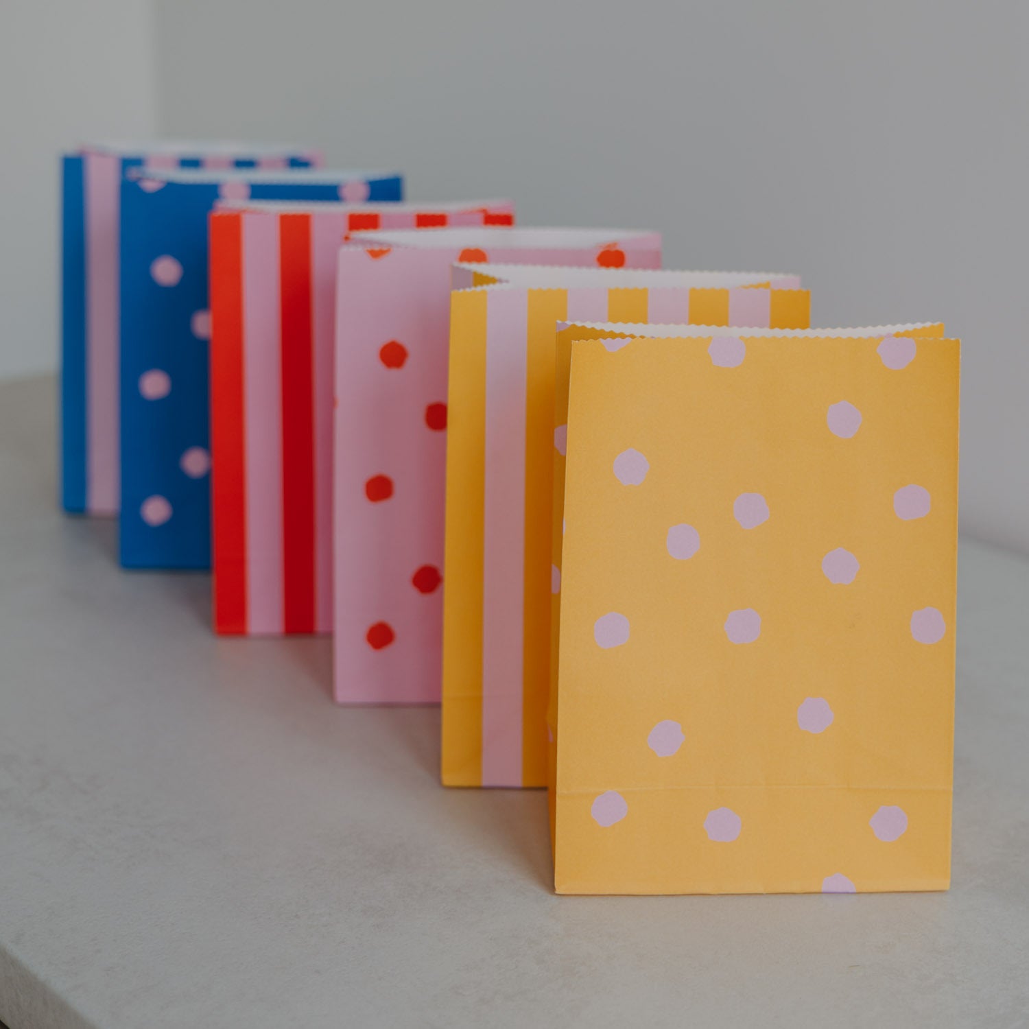 Papiertüten "Streifen & Punkte" im 6er-Set - S (Rosa)